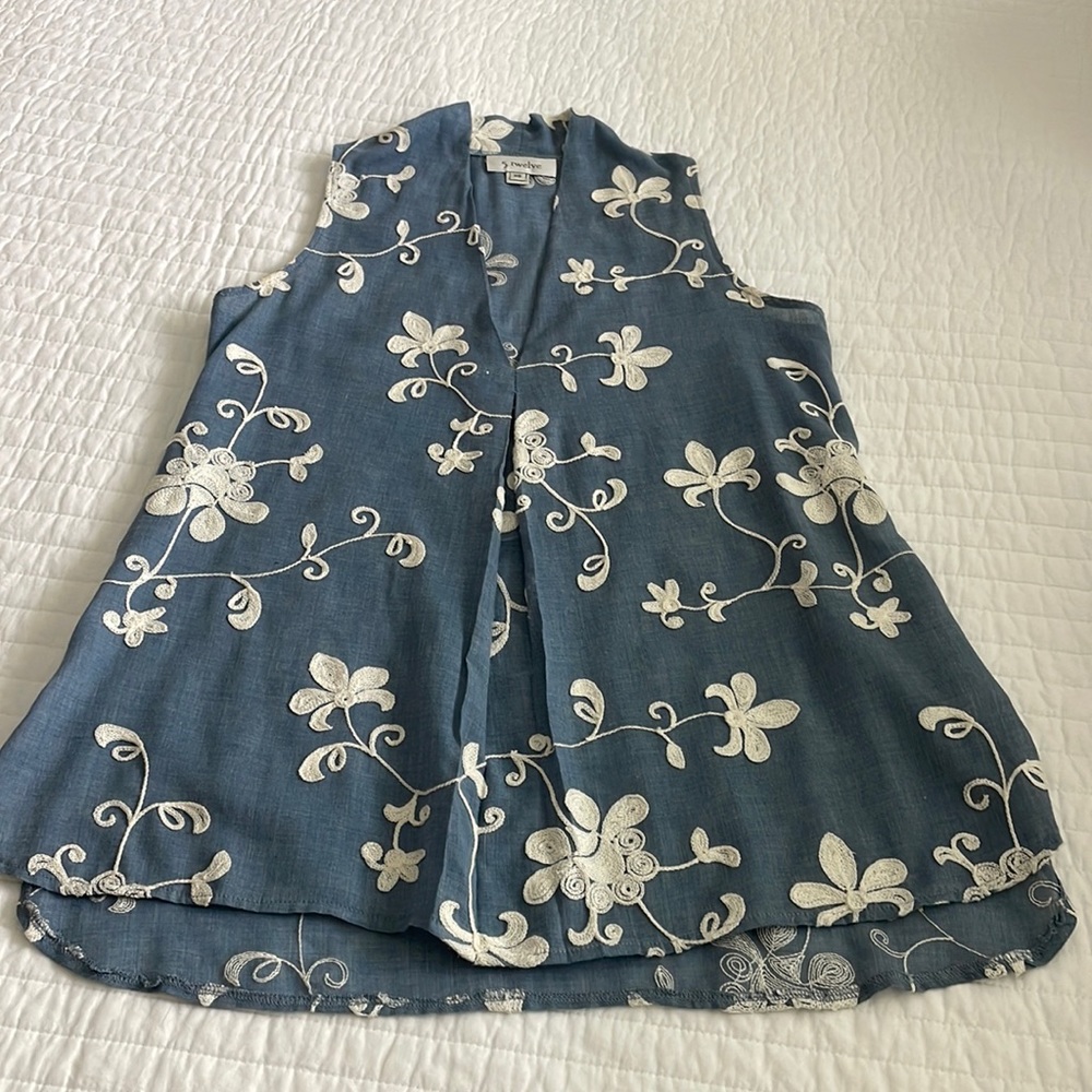 Sleeveless blouse